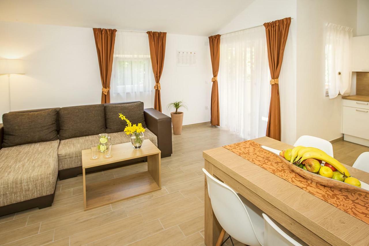Residence Mediterraneo II Башка Экстерьер фото