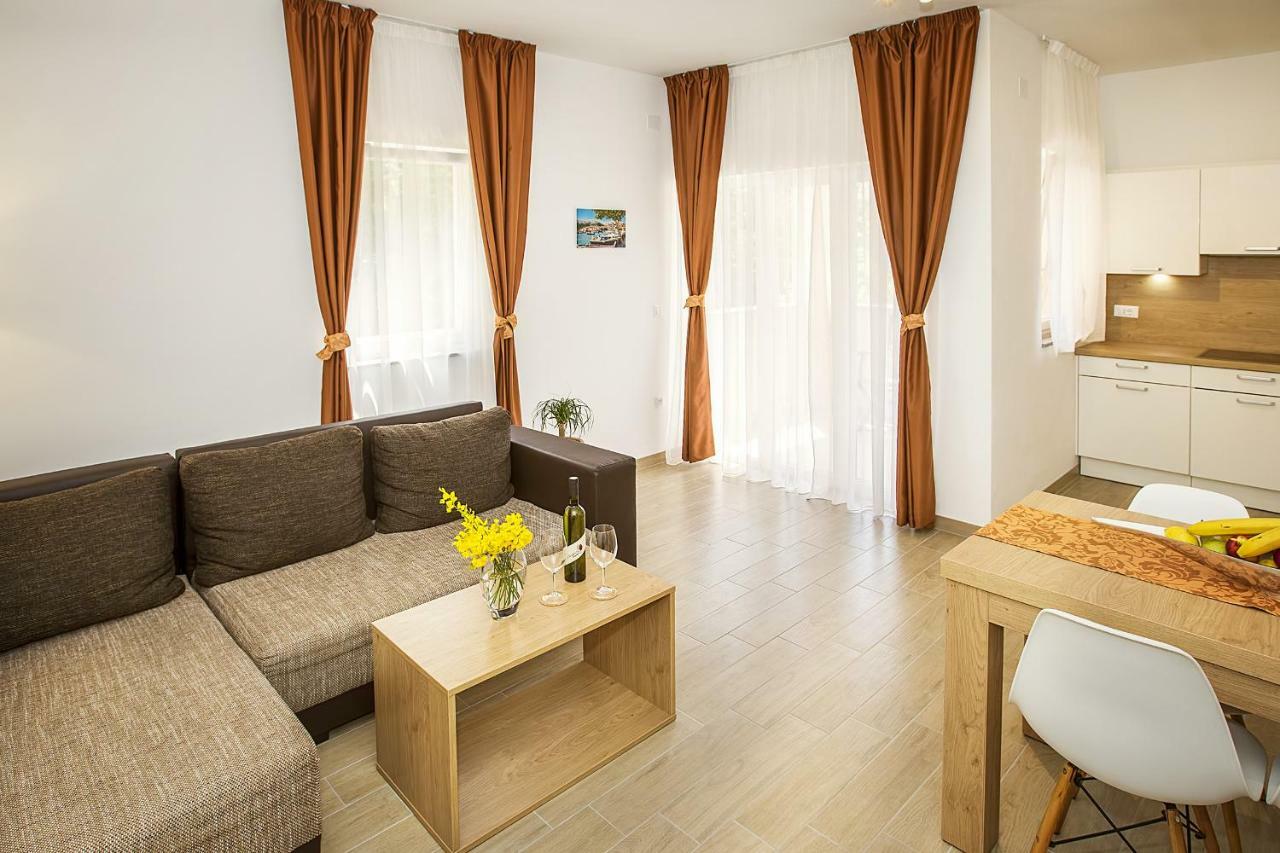 Residence Mediterraneo II Башка Экстерьер фото